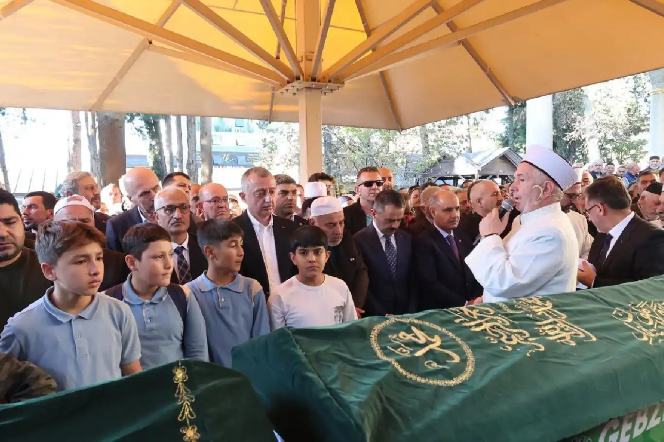 Kocaeli’de çöken binada hayatını kaybeden Bilir ailesi toprağa verildi Kocaeli’de çöken binada hayatını kaybeden Bilir ailesi toprağa verildi