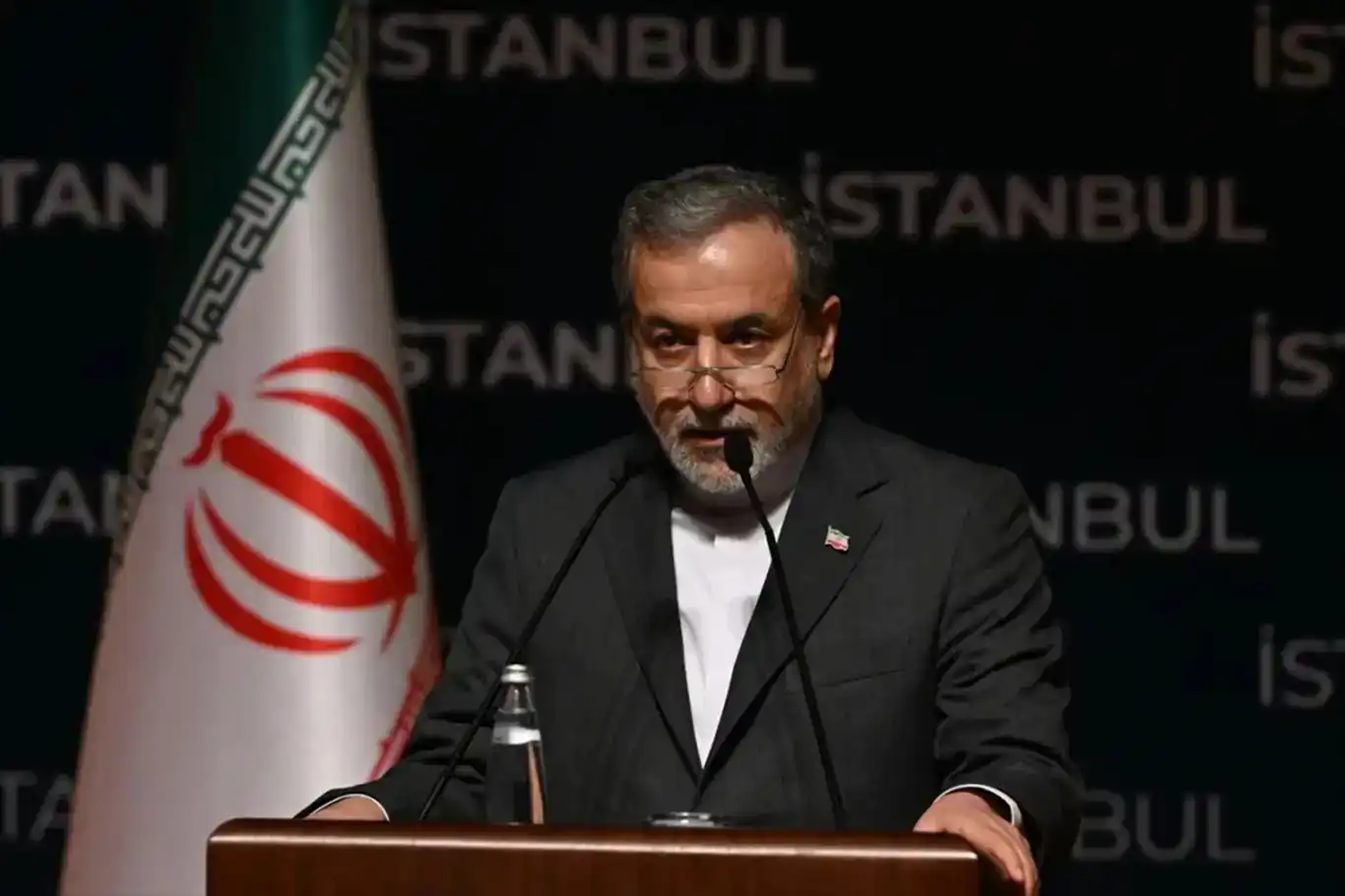 وزير الخارجية الإيراني إراقجي: طهران مستعدة لمفاوضات نووية بنّاءة وزير الخارجية الإيراني إراقجي: طهران مستعدة لمفاوضات نووية بنّاءة