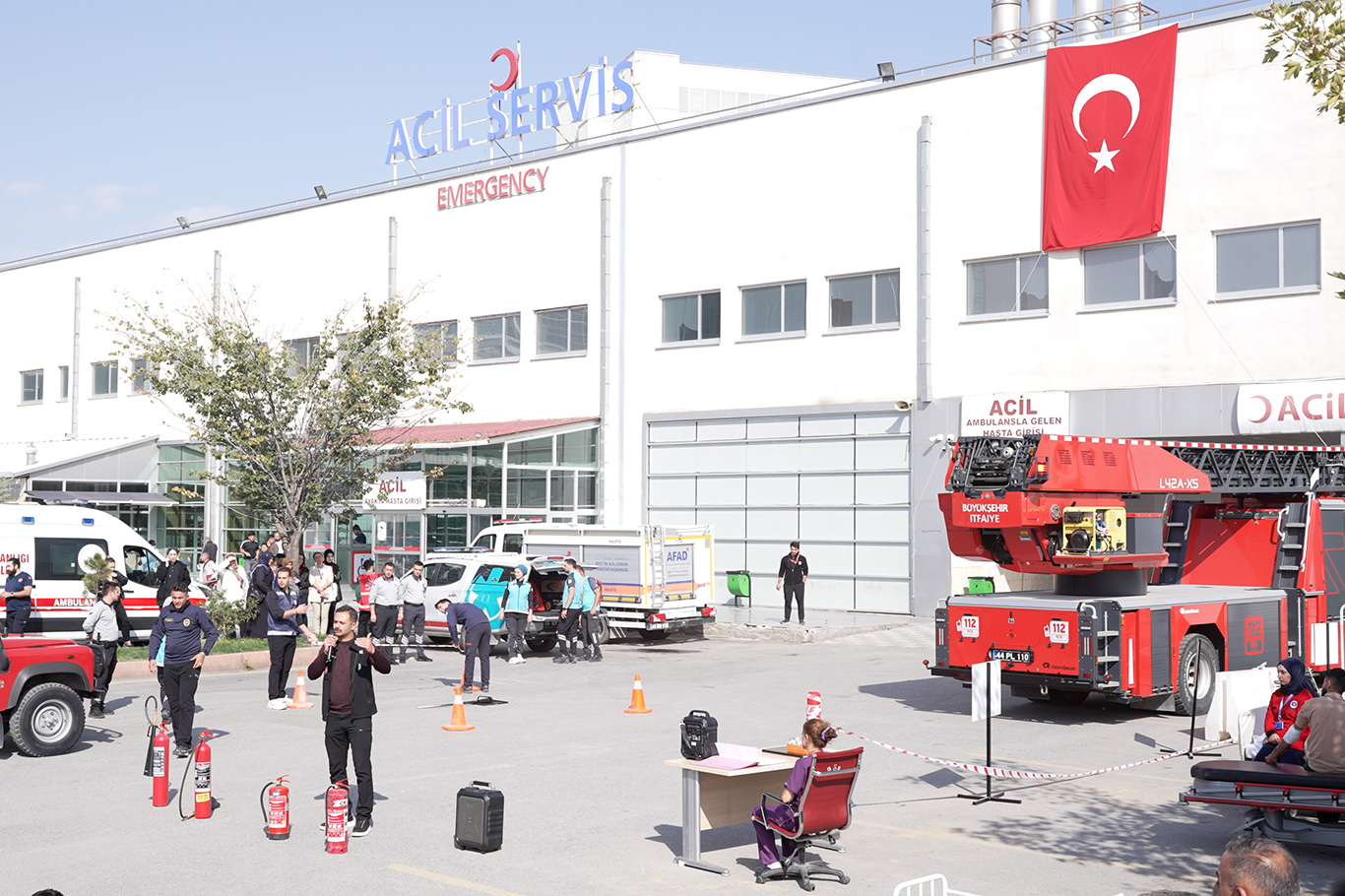 Malatya'da uygulamalı yangın ve tahliye tatbikatı  Malatya'da uygulamalı yangın ve tahliye tatbikatı