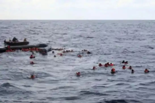 بەلەمێکی کۆچبەران لە کەناراوەکانی لیبیا نوقم بوو: ١٨ کەس گیانیان لەدەستدا