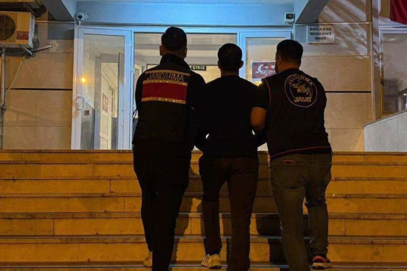 Antalya’da aranan şahıslara yönelik operasyon  Antalya’da aranan şahıslara yönelik operasyon