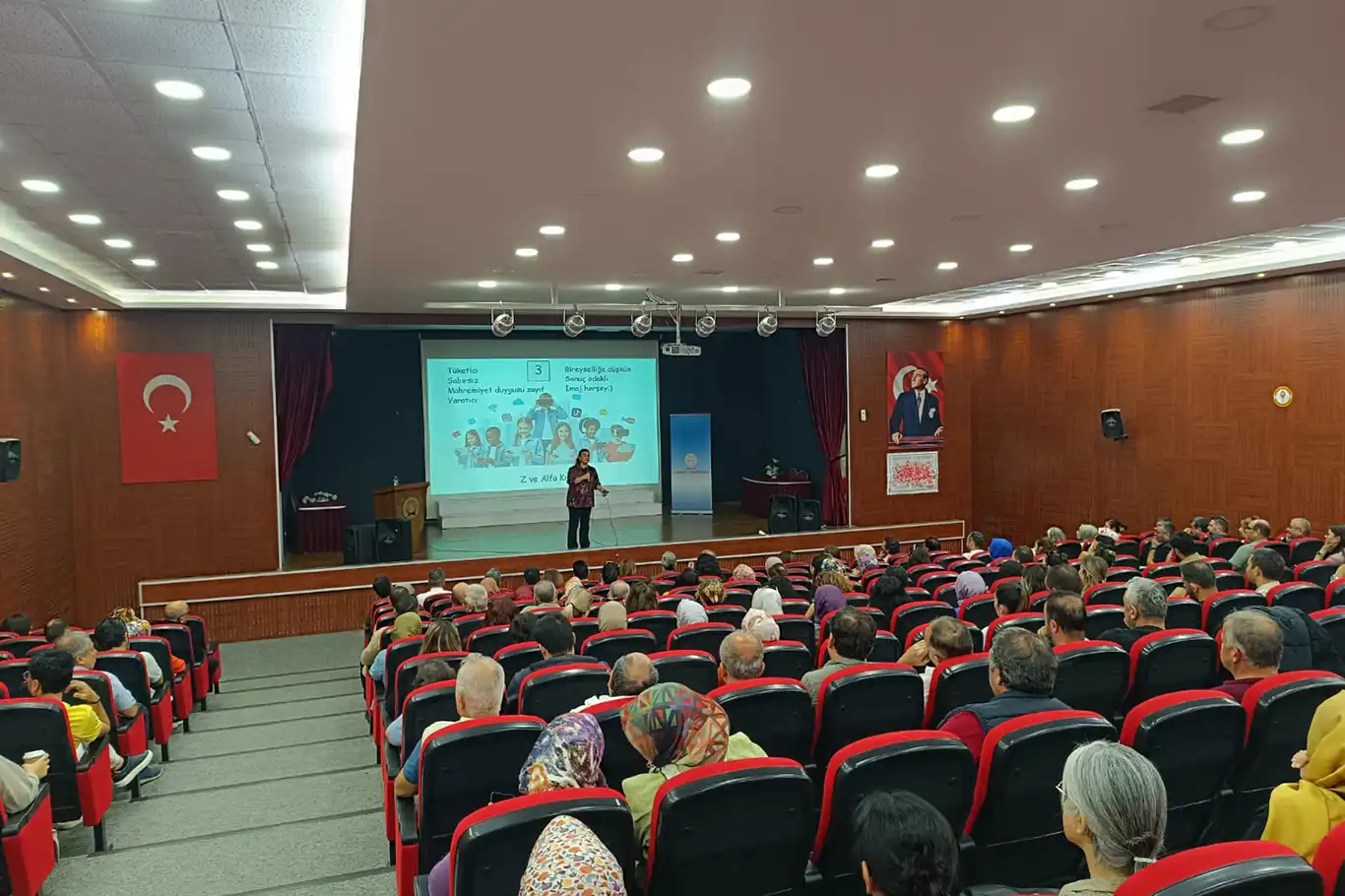 “Bir Şefkat Haresi Projesi" kapsamında öğretmenlere “İyi Oluşu Güçlendirme” eğitimi verildi “Bir Şefkat Haresi Projesi" kapsamında öğretmenlere “İyi Oluşu Güçlendirme” eğitimi verildi