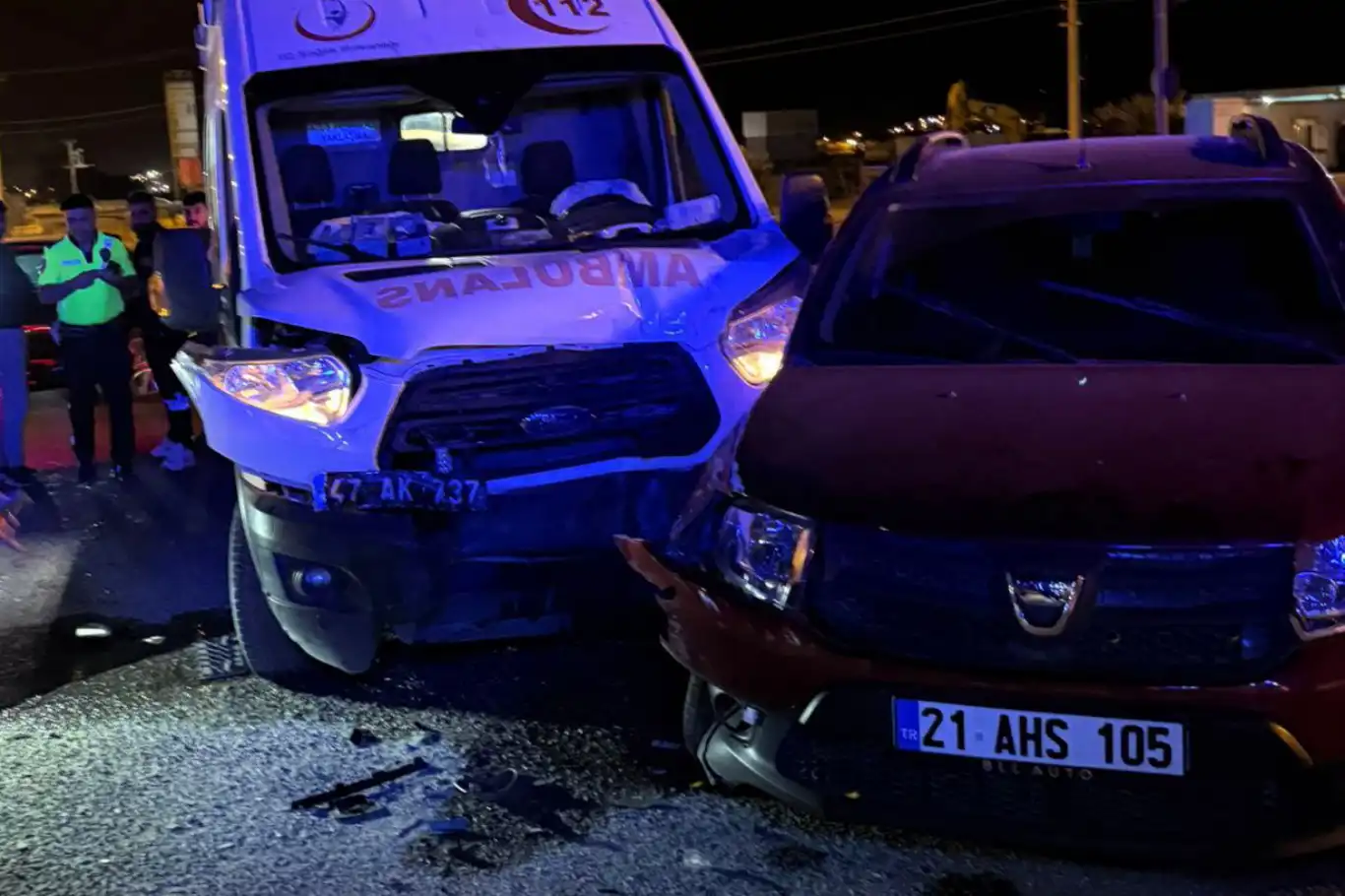 Mardin’de hasta vakasına giden ambulans otomobille çarpıştı