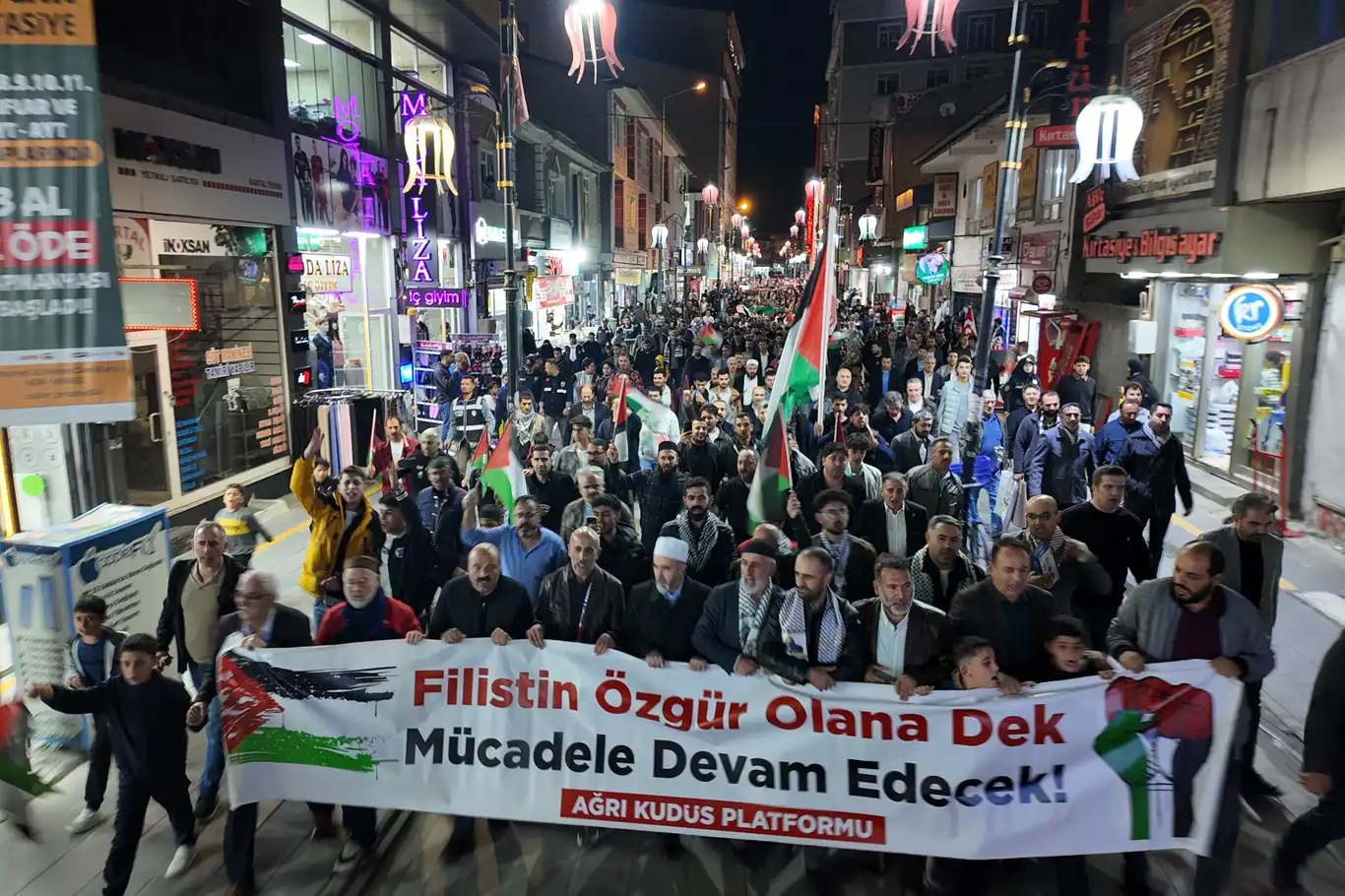 Ağrı'da Aksa Tufanı ve Gazze için binlerce kişi yürüdü Ağrı'da Aksa Tufanı ve Gazze için binlerce kişi yürüdü