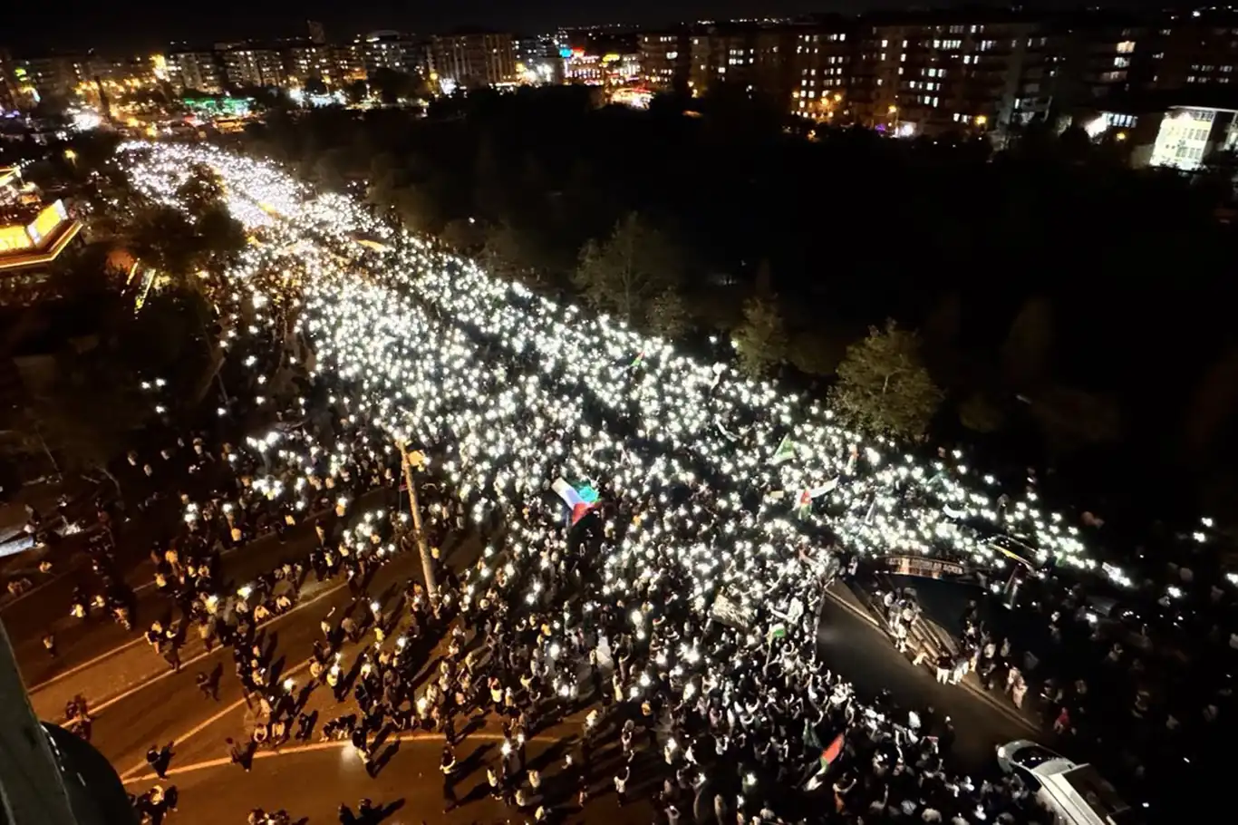 Aksa Tufanının yıldönümünde Diyarbakır'daki muhteşem kalabalık drone ile görüntülendi