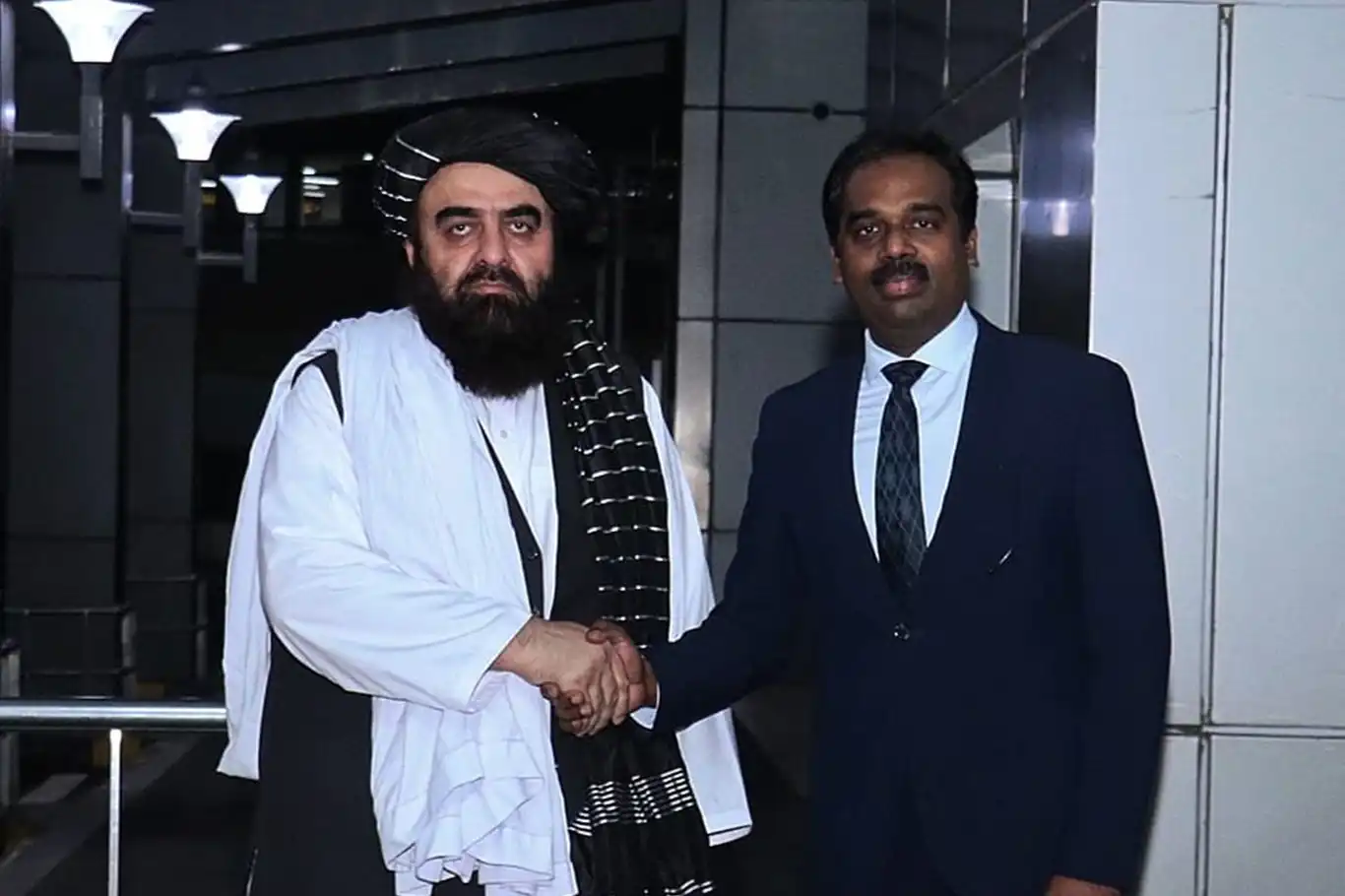 Afganistan Dışişleri Bakanı'ndan Hindistan'a ilk ziyaret