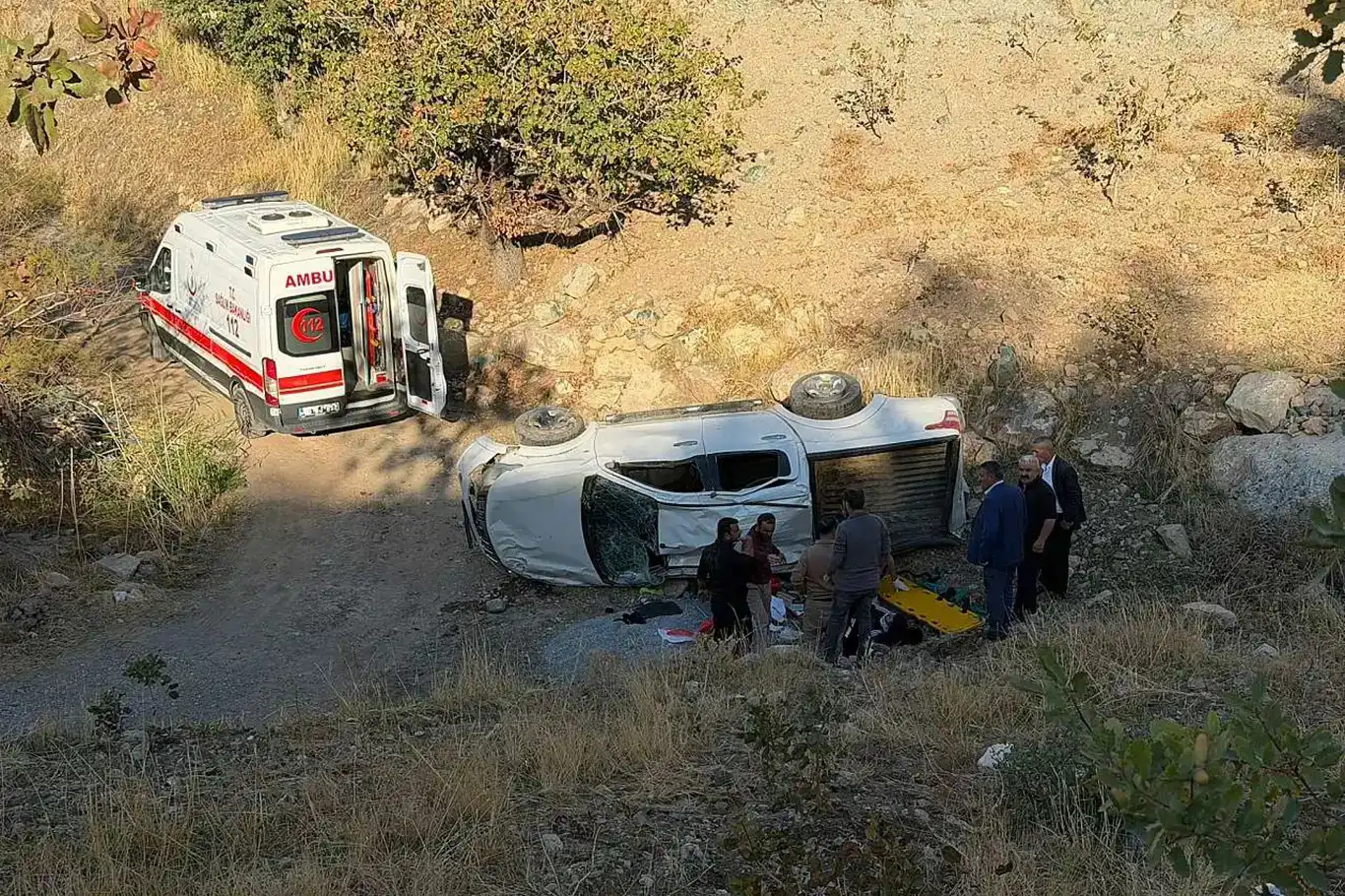 إصابة أربعة أشخاص إثر انقلاب شاحنة تقلّ عمال طرق في ولاية سرت التركية إصابة أربعة أشخاص إثر انقلاب شاحنة تقلّ عمال طرق في ولاية سرت التركية