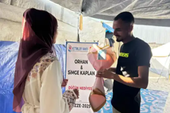 عروسان من ديار بكر يتبرعان بمصوغاتهما لعروسين من غزة