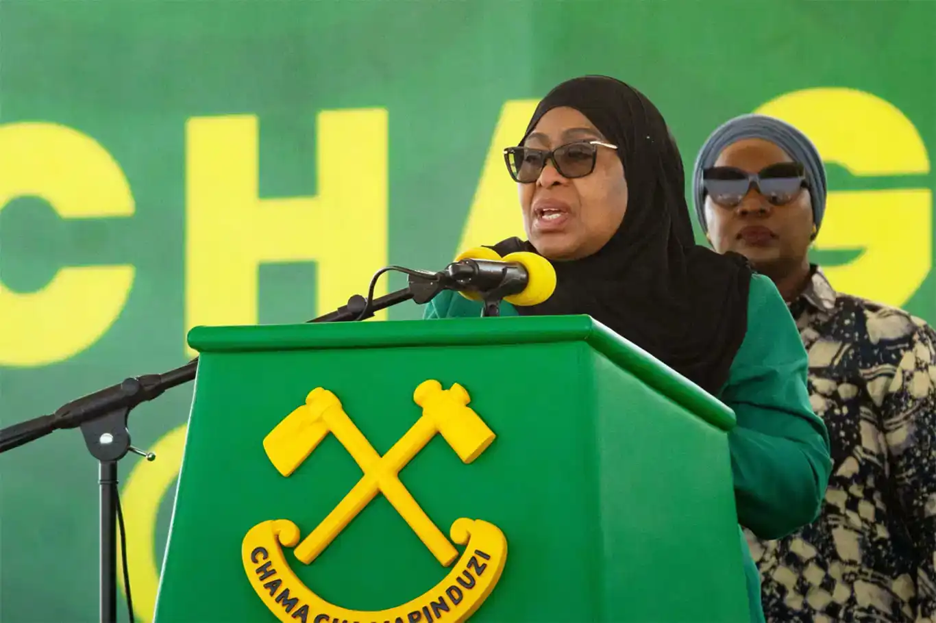 الرئيسة الحالية لتنزانيا سامية سولوحو حسن تفوز بولاية جديدة بنسبة 97.6% من الأصوات الرئيسة الحالية لتنزانيا سامية سولوحو حسن تفوز بولاية جديدة بنسبة 97.6% من الأصوات