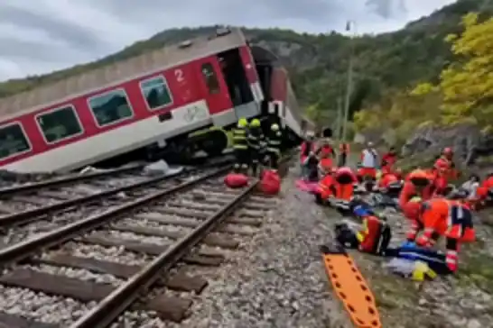 تصادف قطار در اسلواکی: ۱۸ زخمی بر جای گذاشت