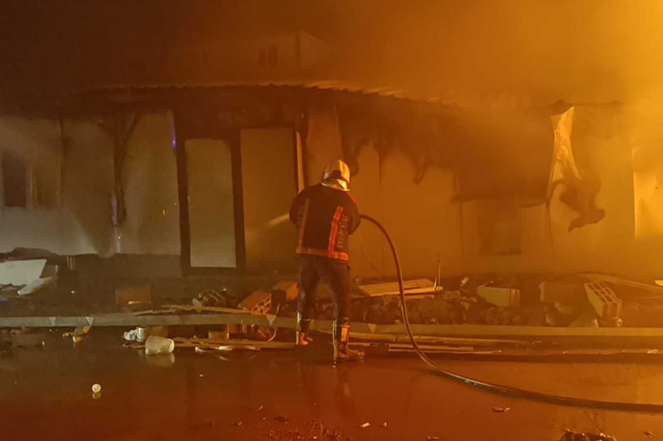 Malatya'da TOKİ şantiyesinde korkutan yangın