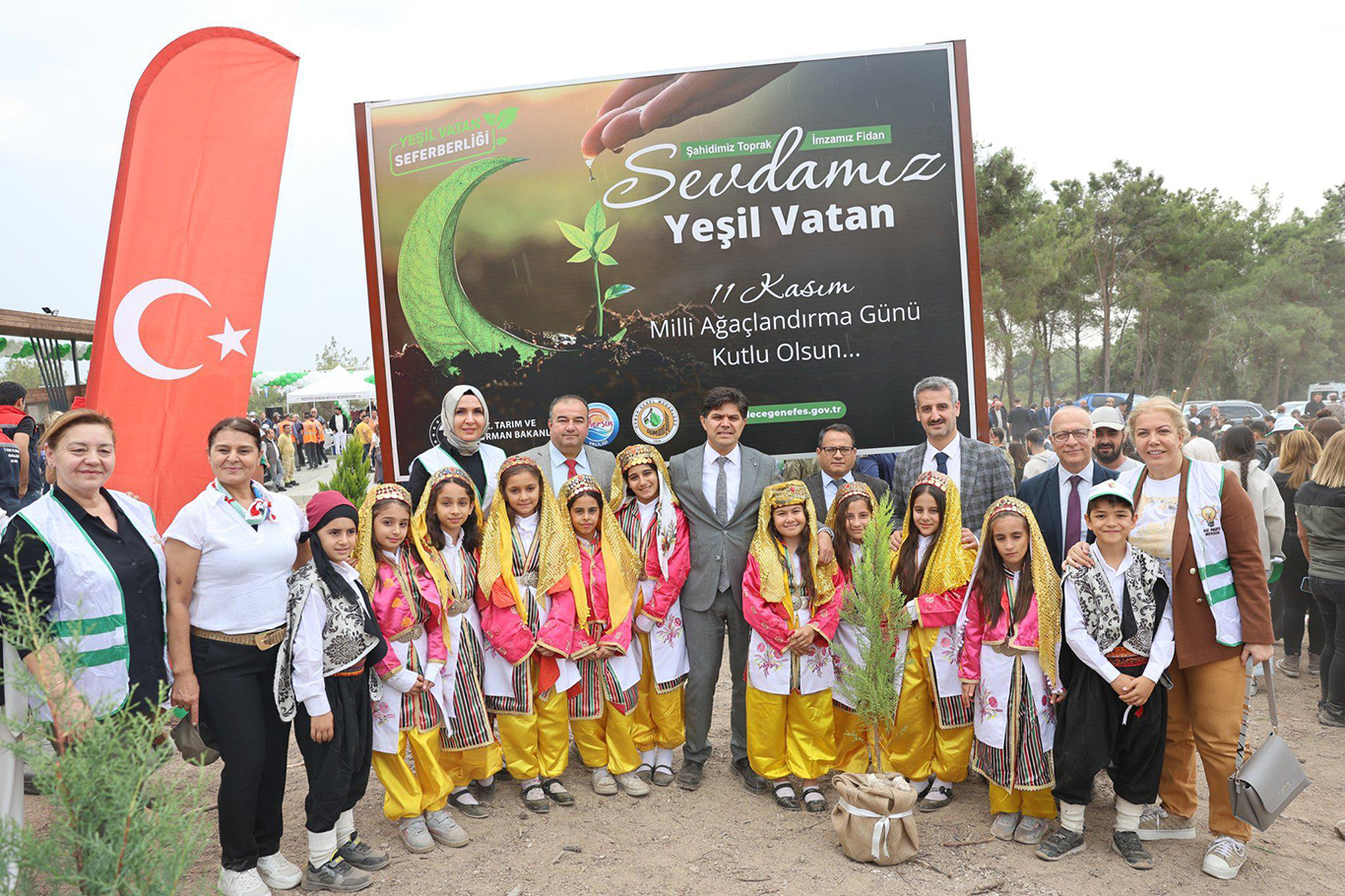 Mersin’de "Geleceğe Nefes" temasıyla fidanlar toprakla buluştu