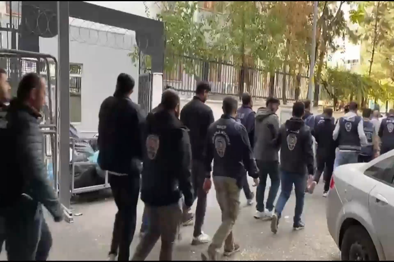 Diyarbakır'da 53 adrese eş zamanlı baskın: 46 gözaltı