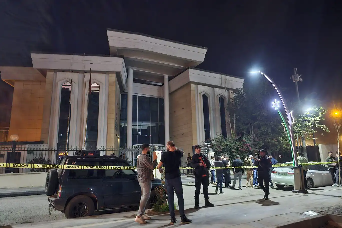 Cizre Adliyesi önünde silahlı saldırı: Bir ölü bir yaralı