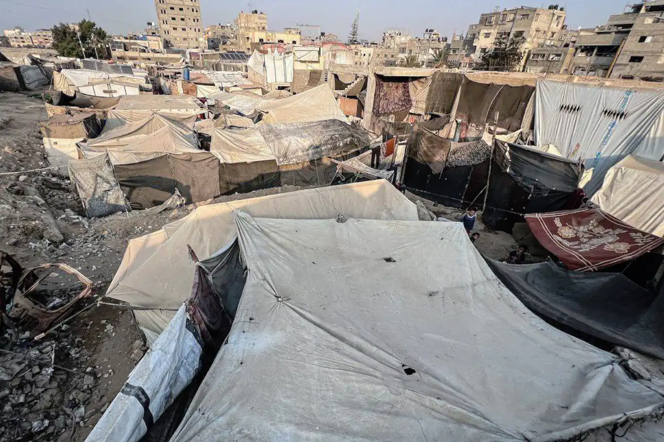 Gazze Sivil Savunması: Soğuk ve yağış, çadırlarda yaşayan on binlerce kişi için ciddi tehlike oluşturuyor