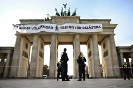 Protesters climb Brandenburg Gate to condemn Germany's Gaza policy