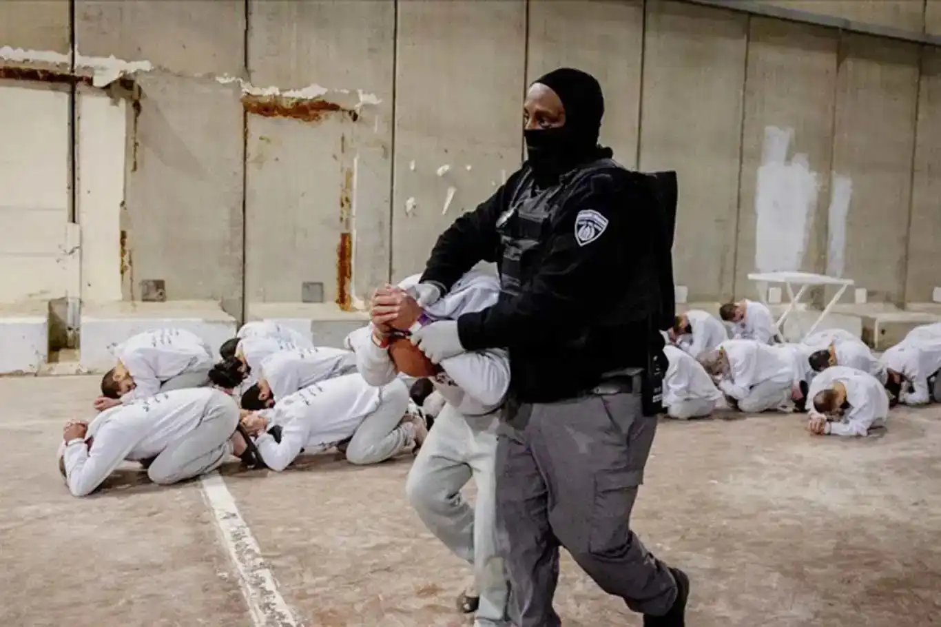 مركز حقوقي: المحاكمة الشكلية لجنود الاحتلال المغتصبين للأسرى مسرحية لتضليل العالم