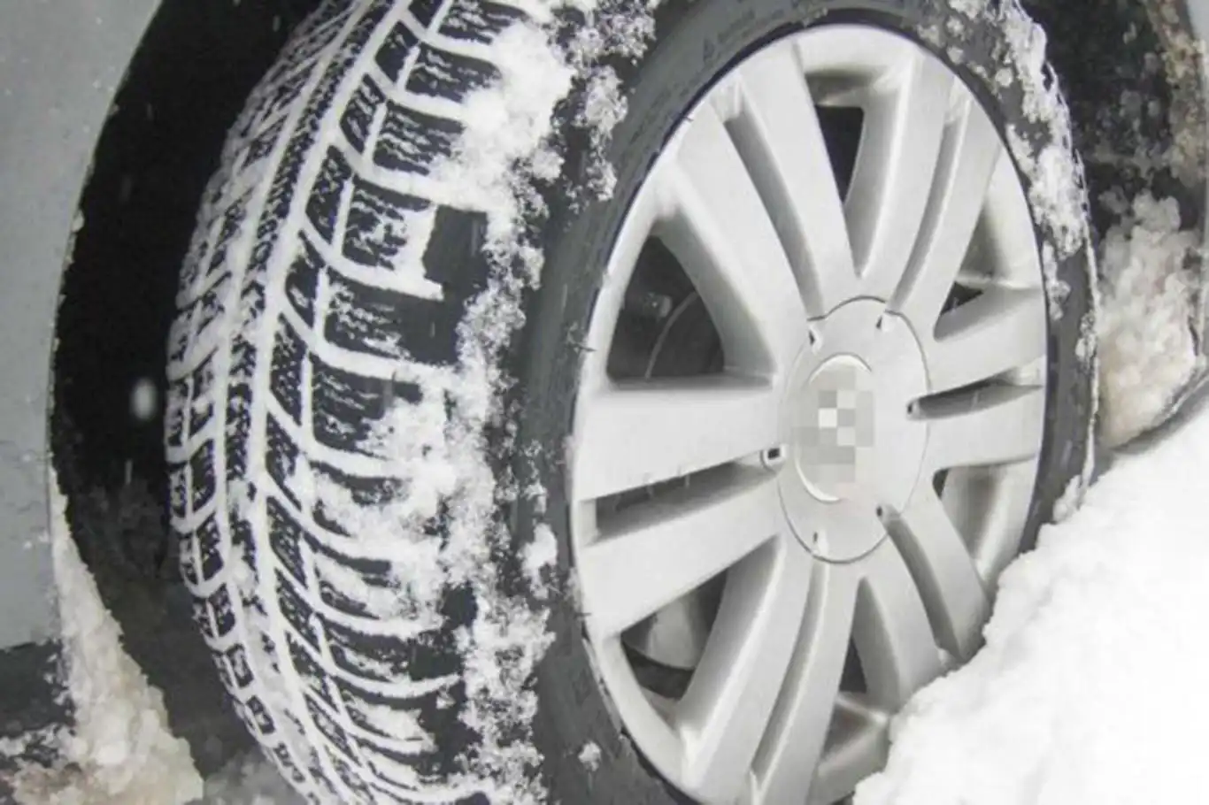 Şehirlerarası yük ve yolcu taşıyan ticari araçlar için zorunlu kış lastiği uygulaması başladı