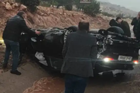 Şırnak'ta kayganlaşan yolda otomobil takla attı: 2 yaralı