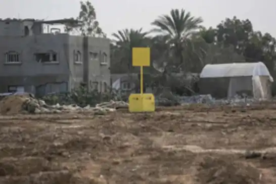 هآرتس: "الخط الأصفر المؤقت في غزّة قد يتحوّل إلى جدار برلين جديد"