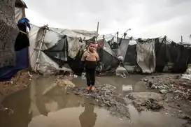 در غزه ده‌ها هزار چادر زیر آب رفت؛ صدها هزار نفر در شرایط فاجعه‌بار زندگی می‌کنند