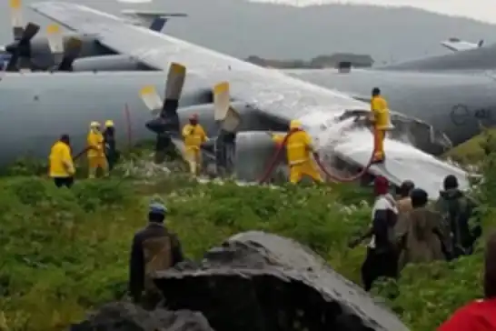 الكونغو.. طائرة تقل وزيرًا ووفدًا رسمياً  تخرج عن المدرج وتشتعل فيها النيران