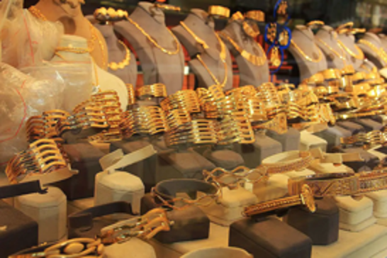 Gold drops below $4,020 as Fed signals slow approach to rate cuts