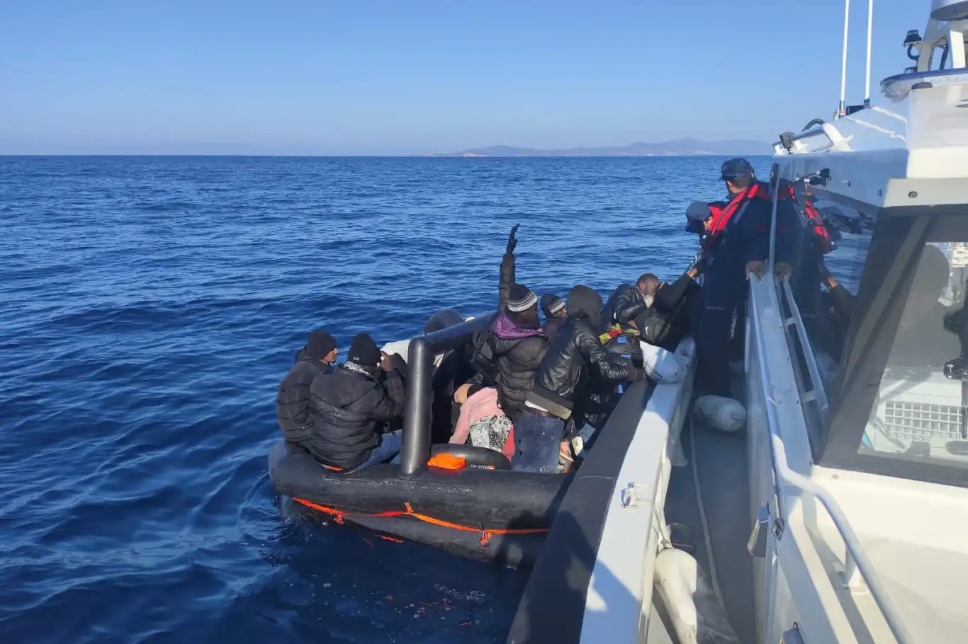 Turkish Coast Guard rescues 17 migrants pushed back by Greek forces off İzmir