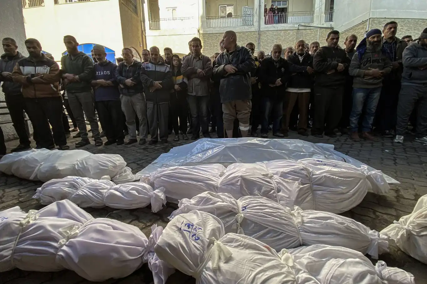 İşgalcilerin Gazze Şeridi'ndeki yerleşim yerlerine yönelik saldırılarında şehitler var