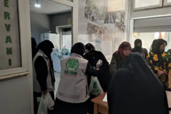 Tarsus'ta Umut Kervanı'ndan muhtaçlara yardım