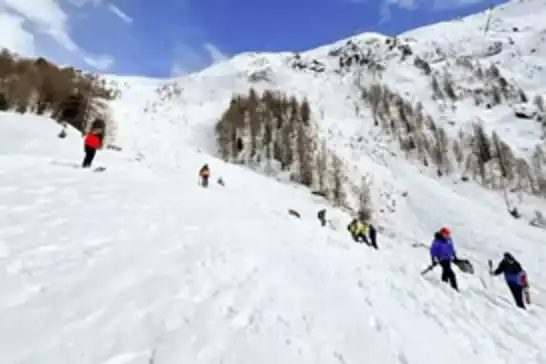 انهيار جليدي في جبال الألب الإيطالية يودي بحياة 5 متزلجين ألمان