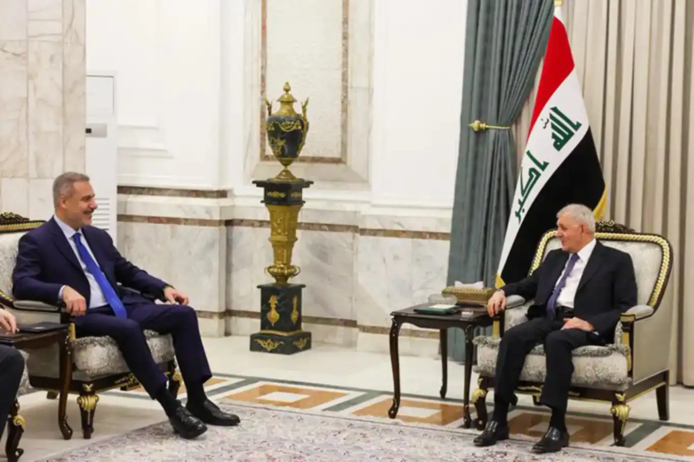 وزير الخارجية التركي  فيدان يلتقي الرئيس العراقي عبد اللطيف رشيد في بغداد