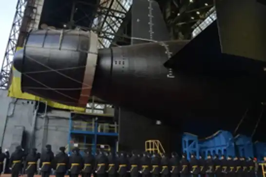 روسيا تُطلق غواصتها النووية الجديدة "خاباروفسك" إلى البحر