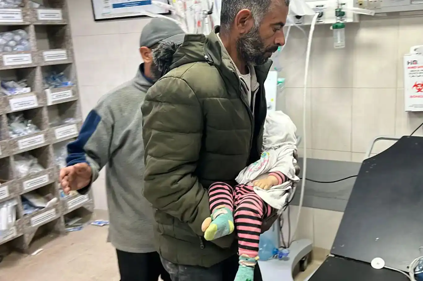 رغم وقف إطلاق النار.. استمرار الاعتداءات في غزة يسفر عن 3 شهداء و15 مصاباً