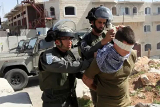 Siyonist rejim, El-Halil'de 56 Filistinliyi alıkoydu