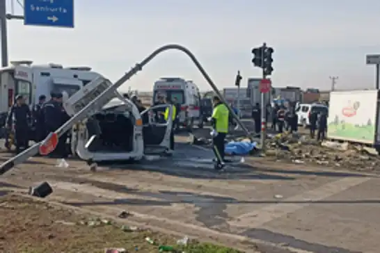 Diyarbakır’da 3 aracın karıştığı kaza: 2 ölü, 3 yaralı