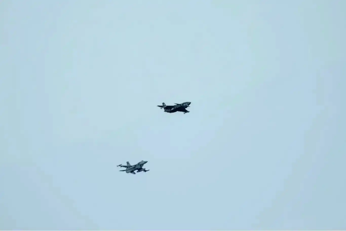 المسيرة التركية "بيرقدار قزل إلما" تنجح في اختبار محاكاة لمقاتلة "إف 16"