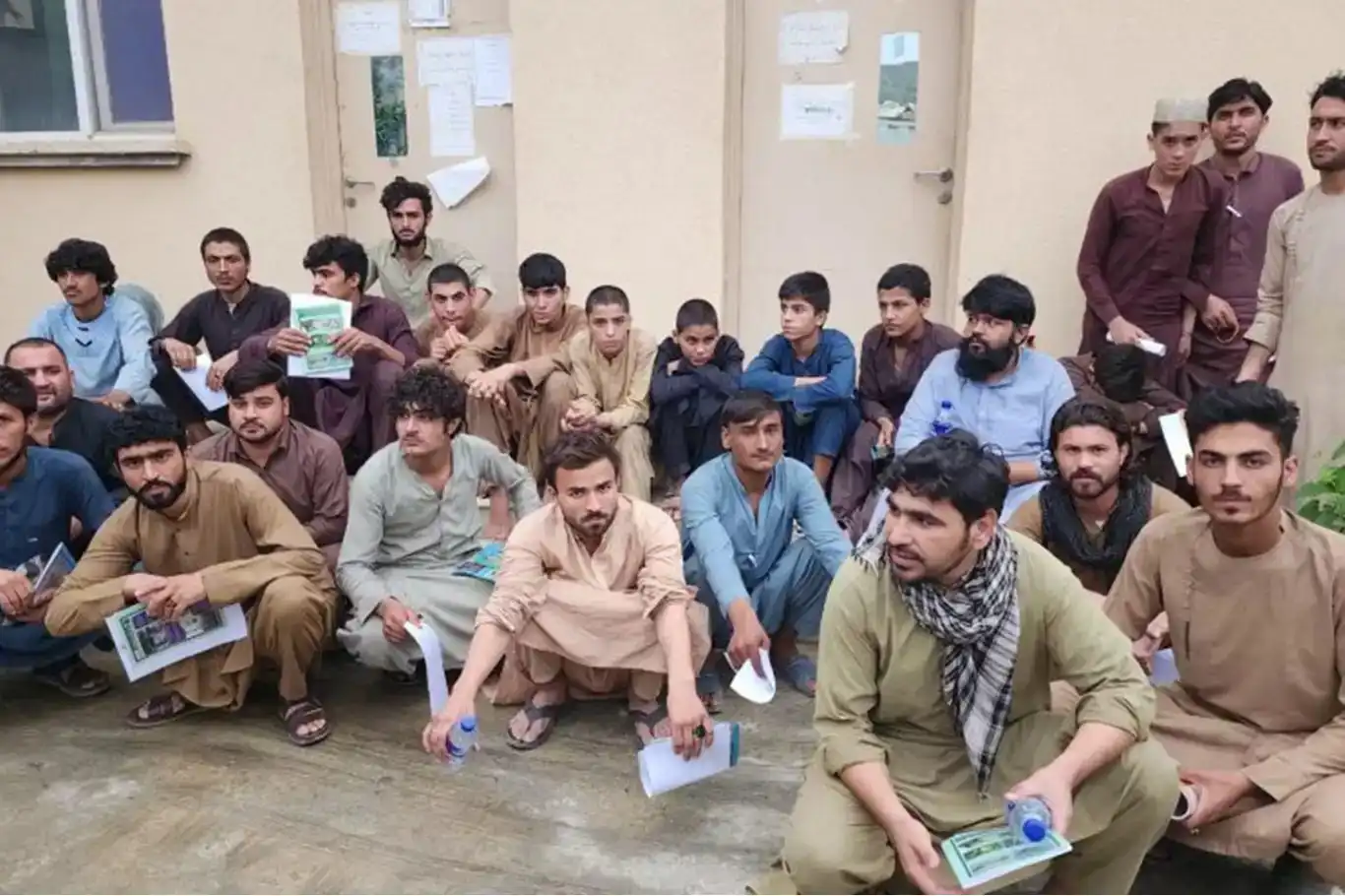 عودة سجناء أفغان من باكستان والعراق إلى بلادهم