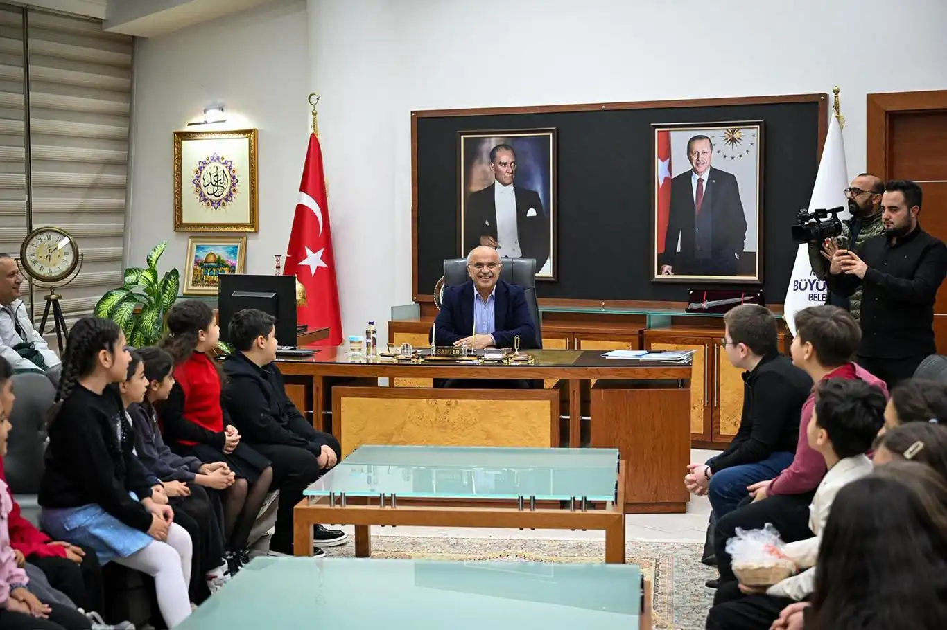 Miniklerden Büyükşehir Belediye Başkanı Er'e ziyaret