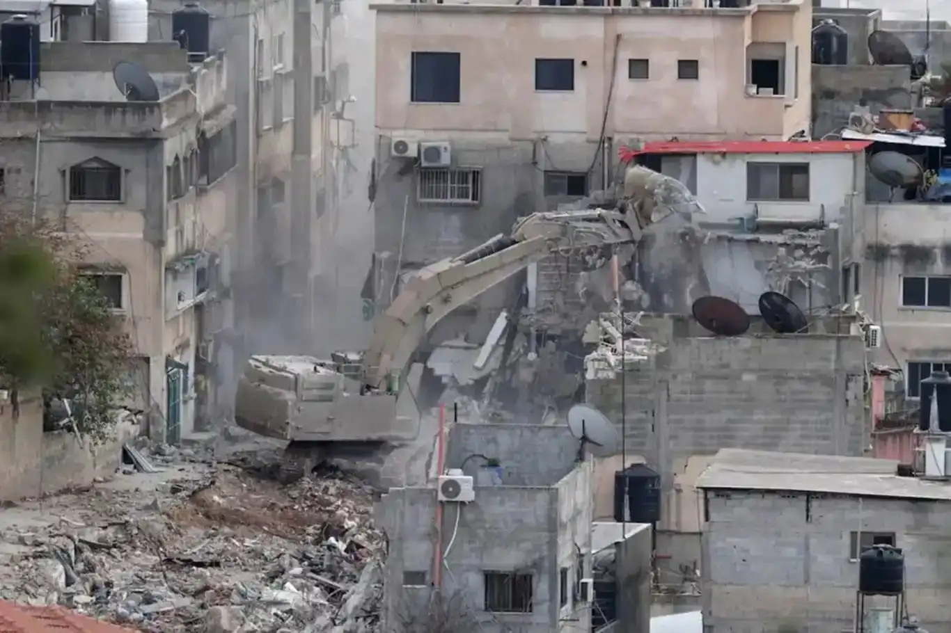 جيش الاحتلال يكثّف عمليات هدم المباني في المناطق الشرقية من غزة