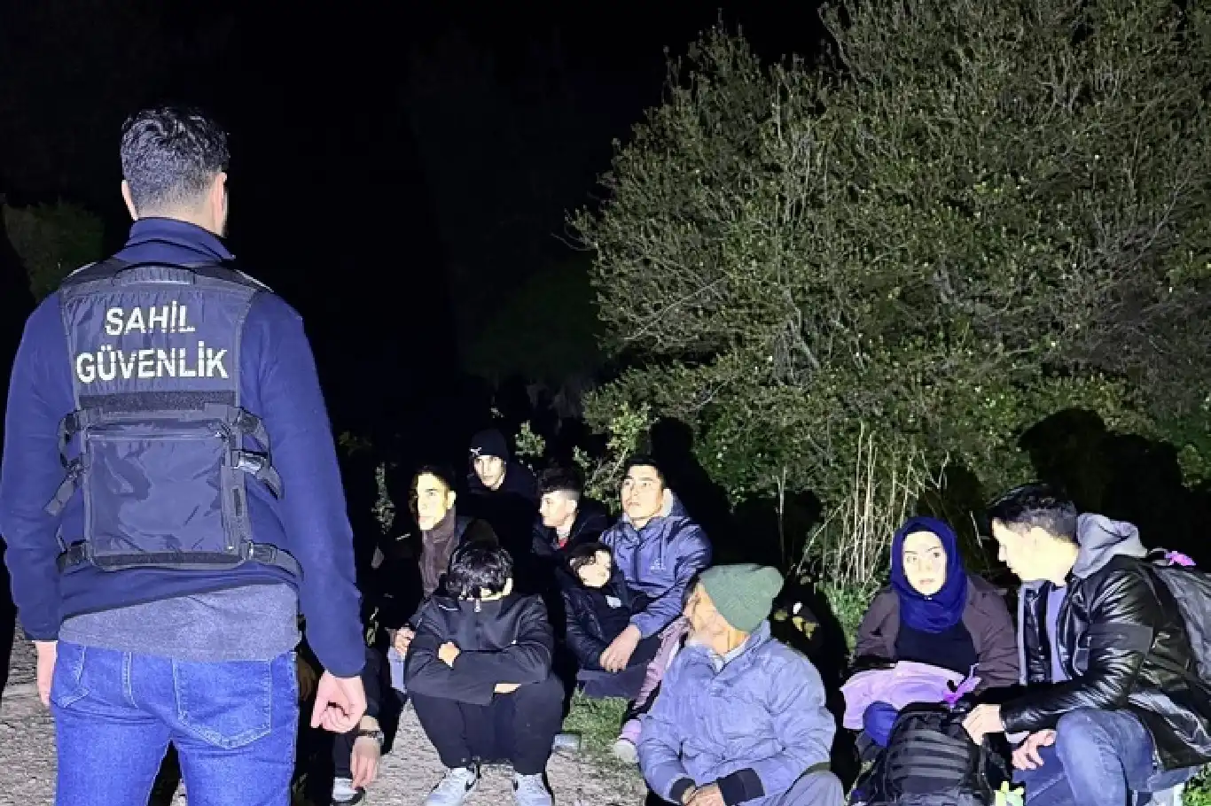İzmir'de 13 düzensiz göçmen yakalandı