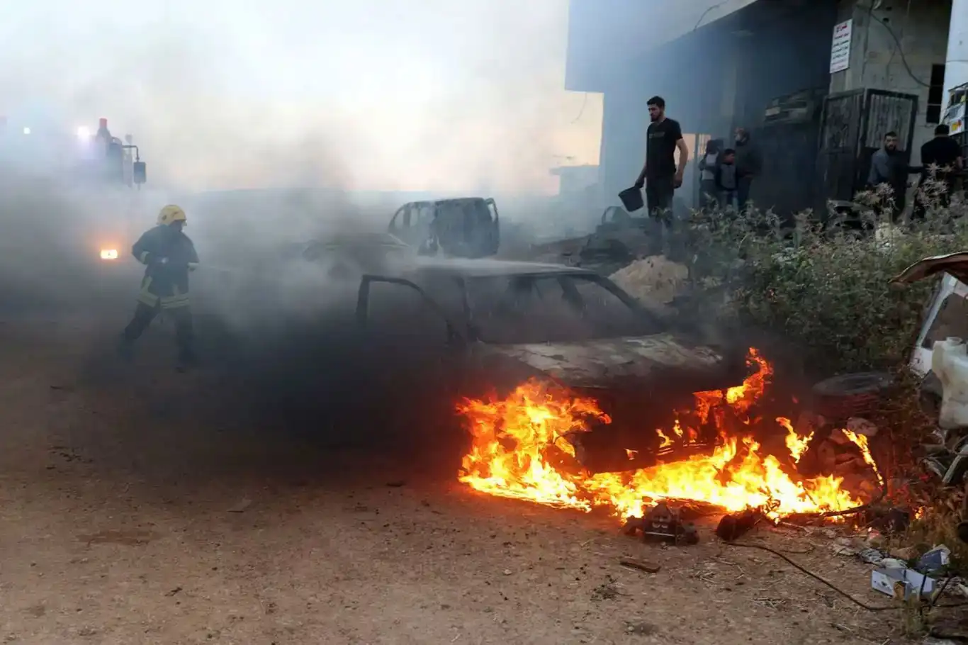 عصابات المستوطنين تشعل النار في منازل ومزارع فلسطينية قرب رام الله