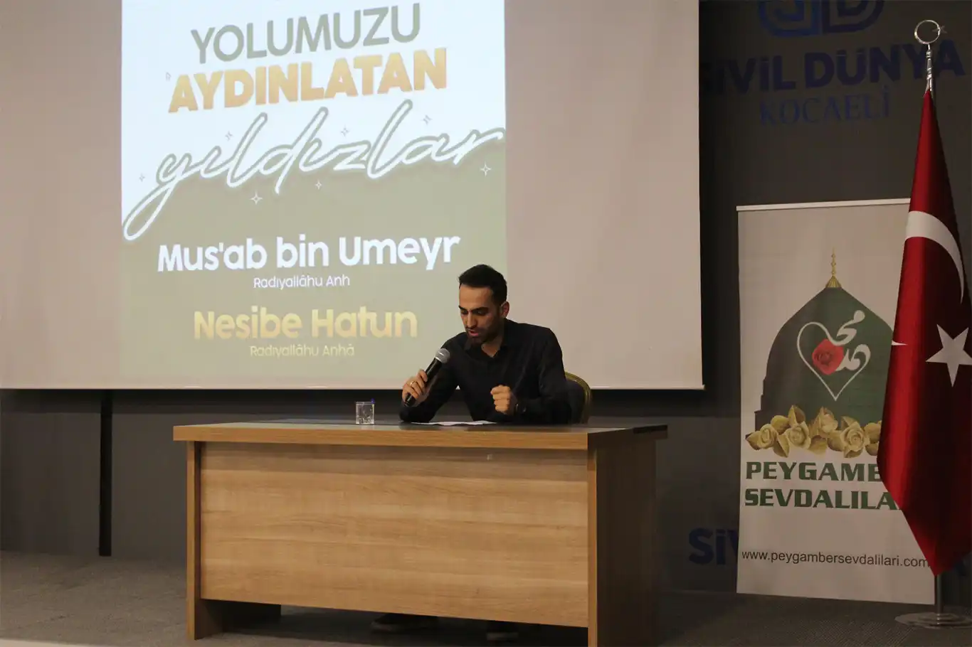 Kocaeli'nde "Yolumuzu Aydınlatan Yıldızlar" programı düzenlendi
