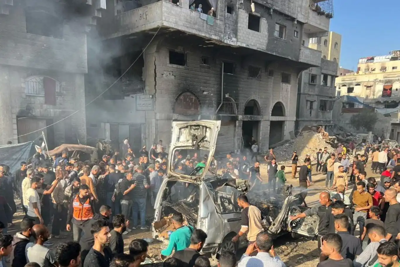 Siyonist işgalciler, Gazze Şeridi'ni bombaladı: 10 şehit