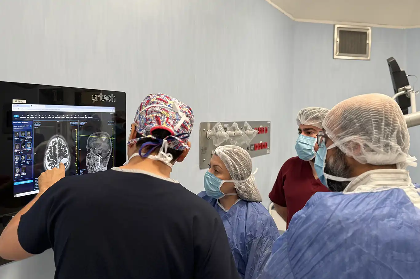 Gaziantep Şehir Hastanesi'nde bölgenin ilk "uyanık kraniotomi" ameliyatı  başarıyla yapıldı