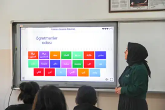 Babasının hayalini gerçekleştiren öğretmen, öğrencilere umut oluyor