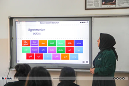 معلّمة تُحقق وصية والدها وتلهم طلابها بقصة كفاح إنسانية في  منطقة جزيرة بولاية شرناق