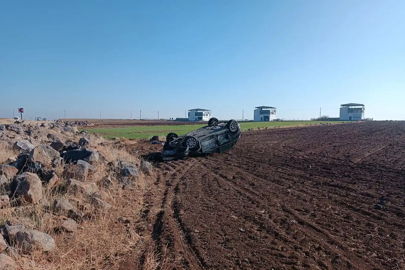 Diyarbakır'da karşı şeride geçen otomobil kazaya yol açtı: 3 yaralı