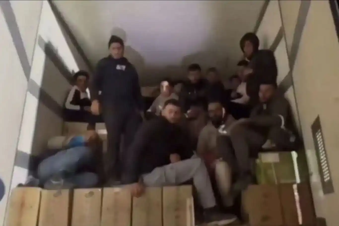 Sixteen irregular migrants found hidden in truck trailer in Hatay