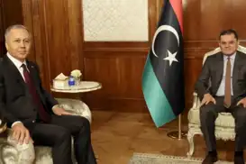 وزير الداخلية التركي يلتقي رئيس وزراء ليبيا ووزير داخليتها في طرابلس